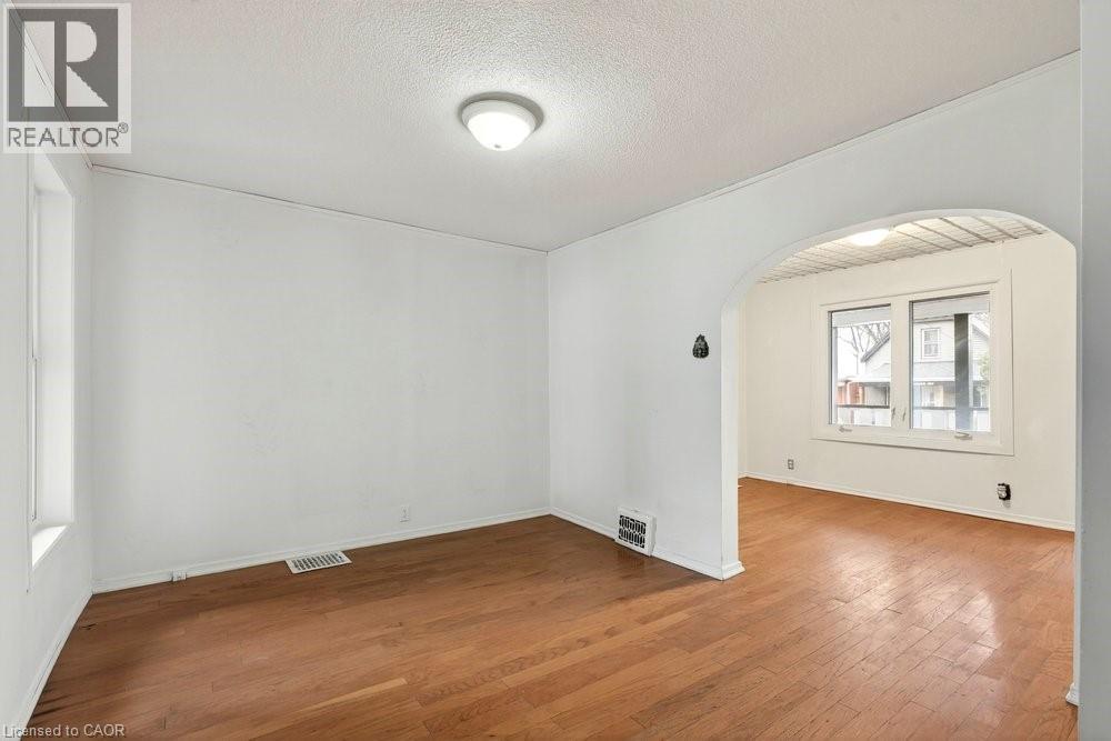 23 FREDERICK Avenue, Hamilton, Ontario