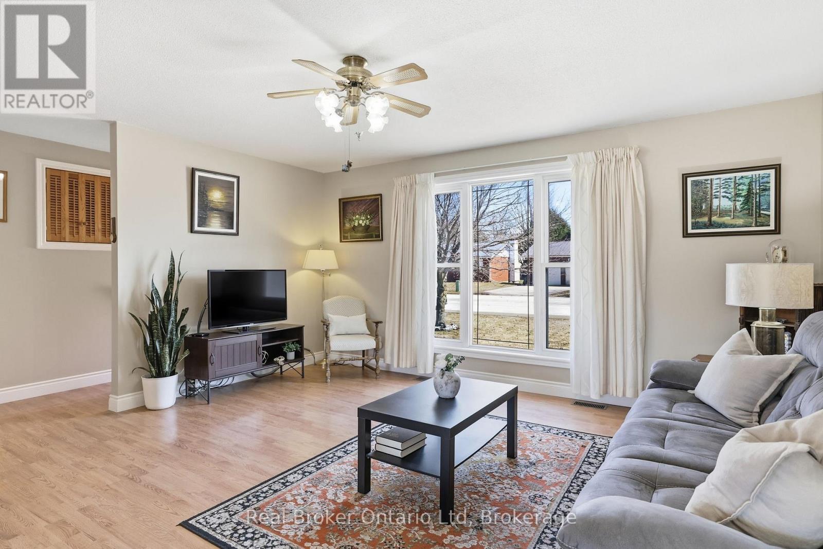 59 Grayview Drive, Grey Highlands, Ontario  N0C 1H0 - Photo 2 - X12985518