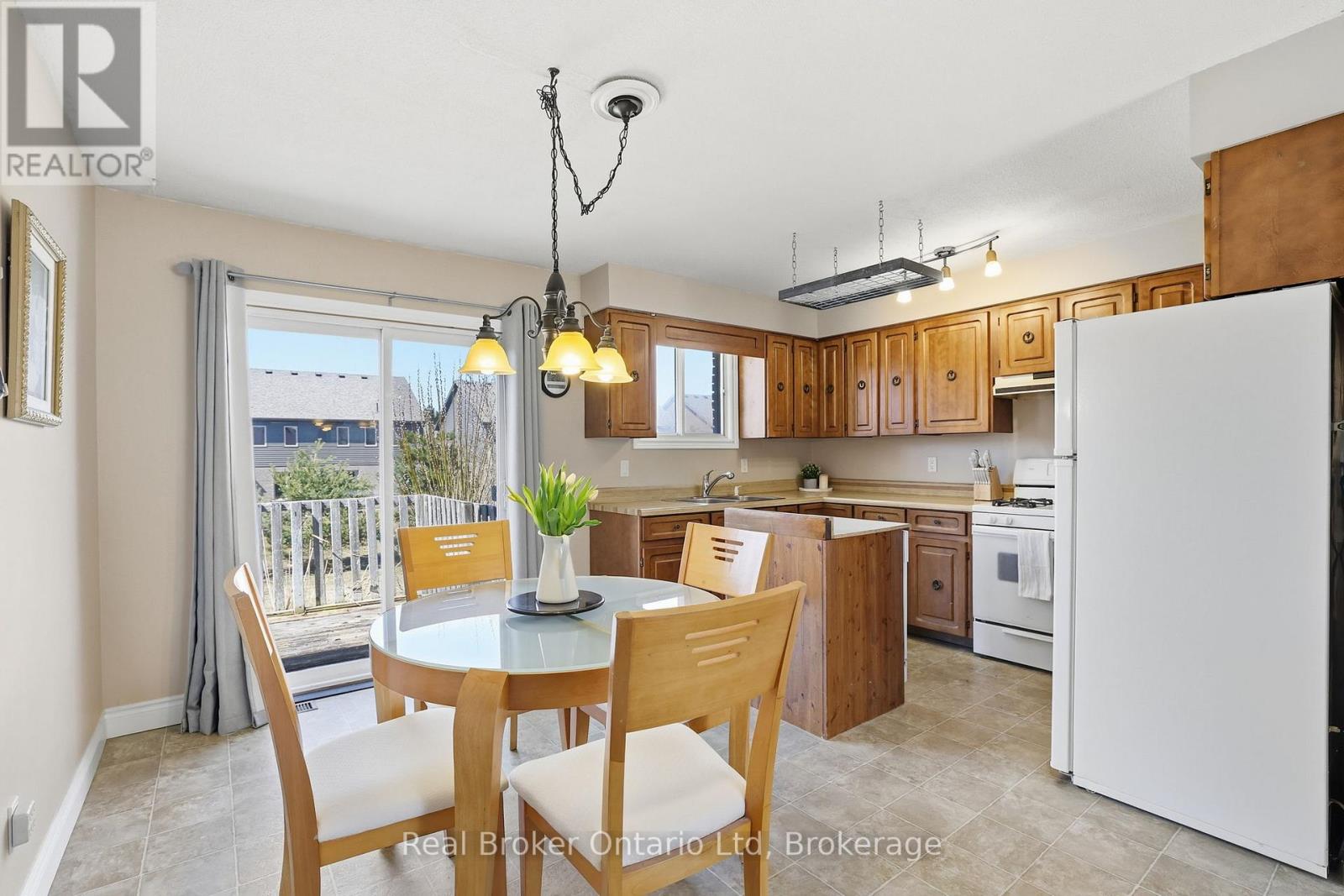 59 Grayview Drive, Grey Highlands, Ontario  N0C 1H0 - Photo 4 - X12985518