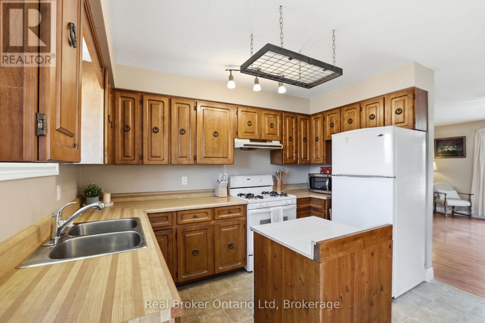 59 Grayview Drive, Grey Highlands, Ontario  N0C 1H0 - Photo 5 - X12985518