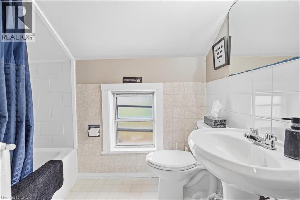 31 Bingeman Street, Kitchener, Ontario  N2H 2R7 - Photo 14 - 40815016