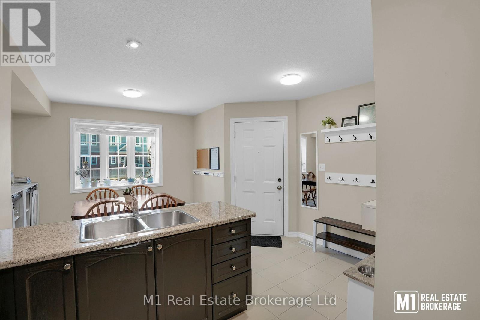 46b - 15 Carere Crescent, Guelph, Ontario  N1E 0K4 - Photo 11 - X12986342