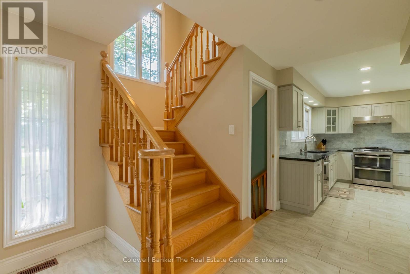 110 Forest Glen Drive, Gravenhurst, Ontario  P1P 1A1 - Photo 5 - X12987524