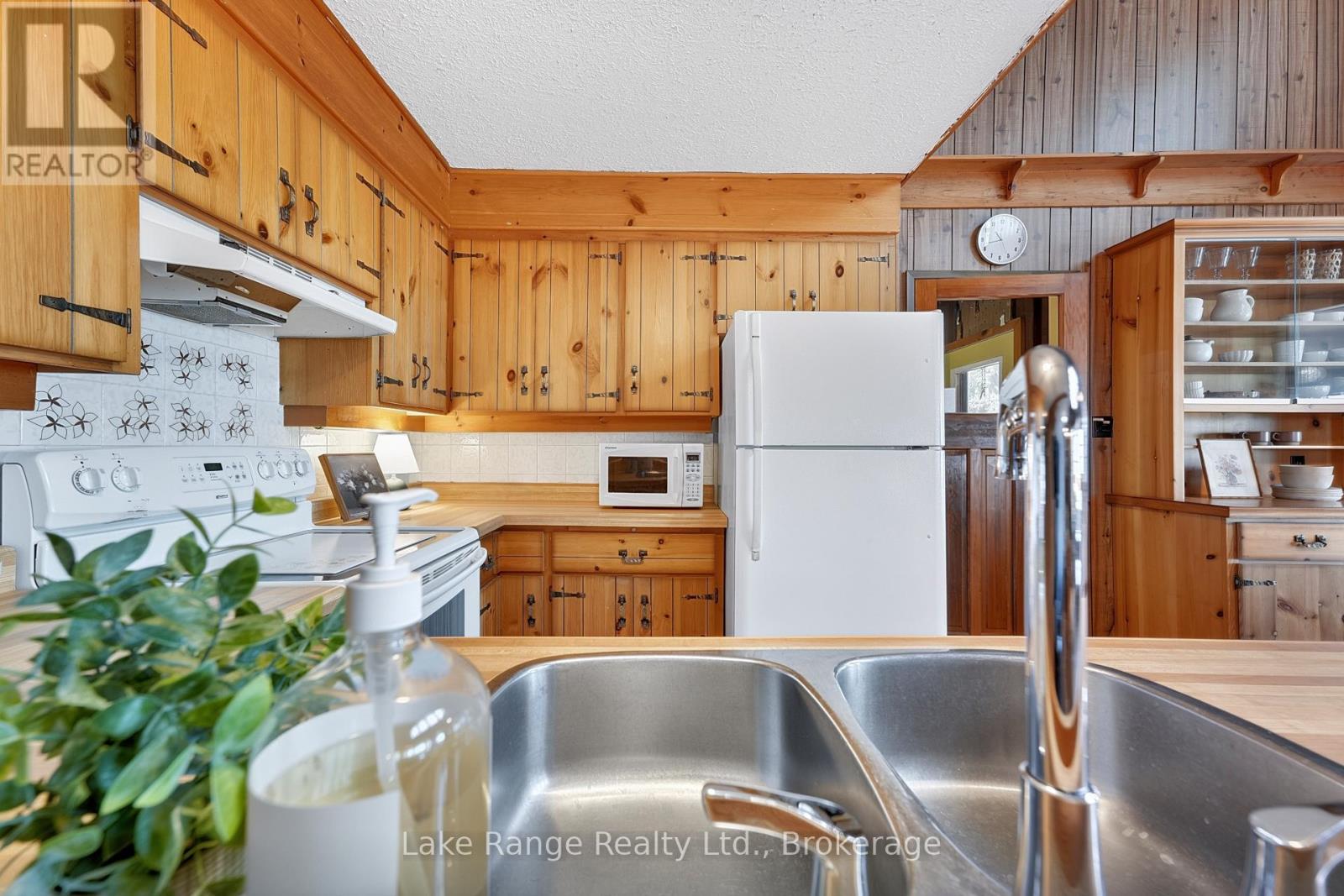 124 Bruce Beach Road, Huron-Kinloss, Ontario  N2Z 2X3 - Photo 22 - X12988684