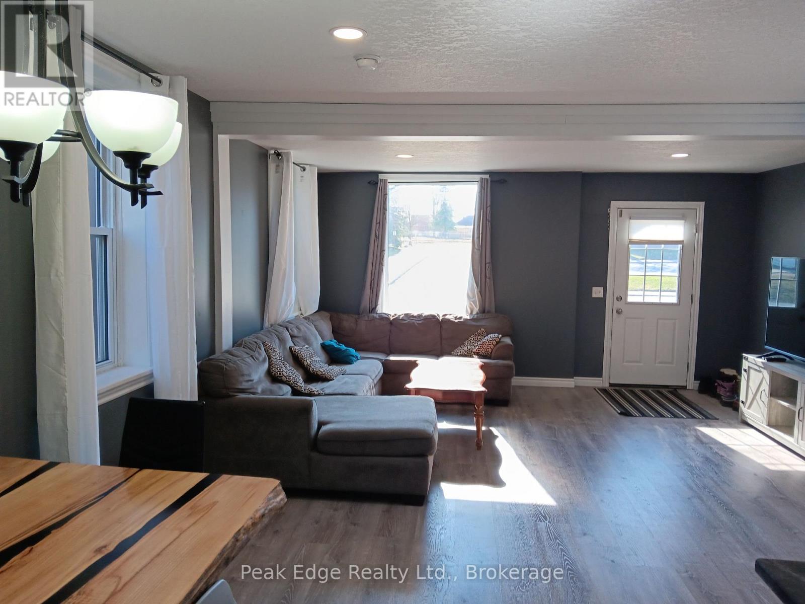 343 10th Avenue, Hanover, Ontario  N4N 2N4 - Photo 10 - X12989324