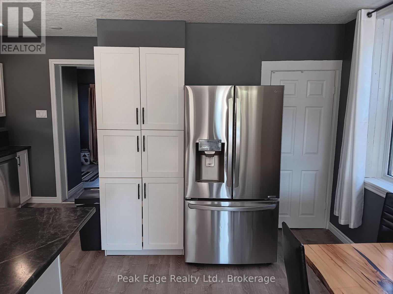 343 10th Avenue, Hanover, Ontario  N4N 2N4 - Photo 8 - X12989324