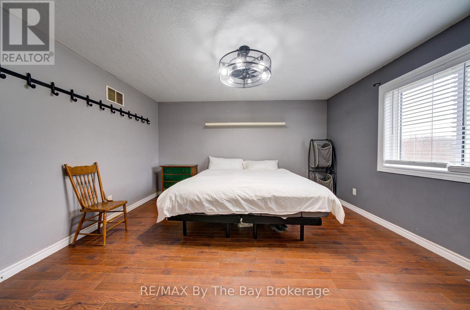 229 Atkinson Street, Clearview, Ontario  L0M 1S0 - Photo 17 - S12989364