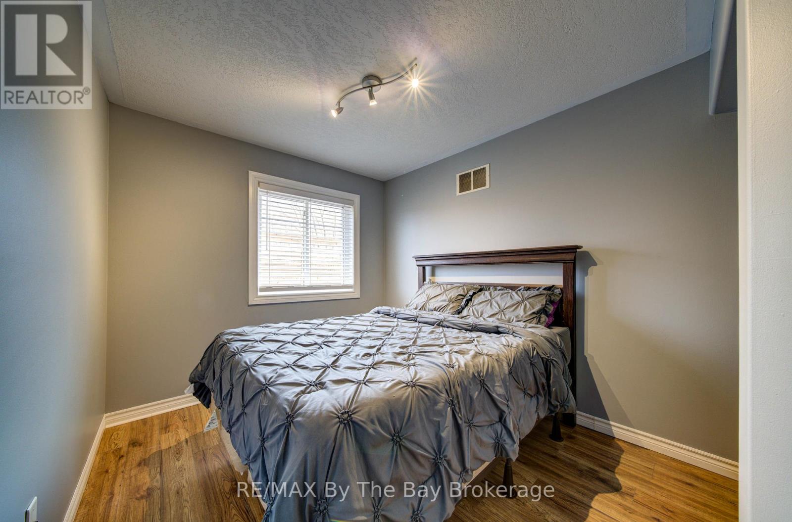 229 Atkinson Street, Clearview, Ontario  L0M 1S0 - Photo 27 - S12989364