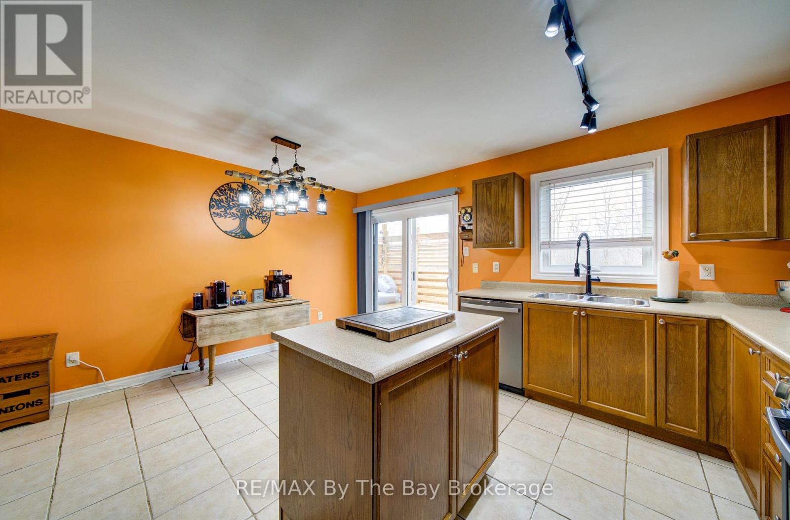 229 Atkinson Street, Clearview, Ontario  L0M 1S0 - Photo 8 - S12989364