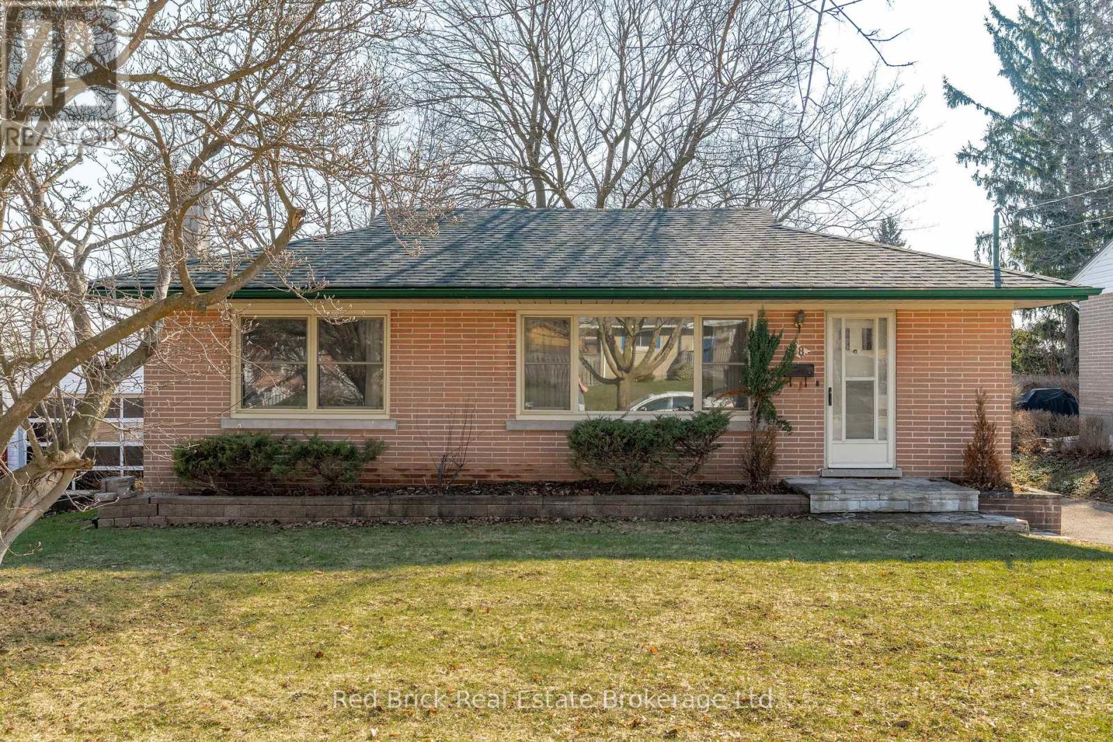 38 DUMBARTON STREET, Guelph, Ontario