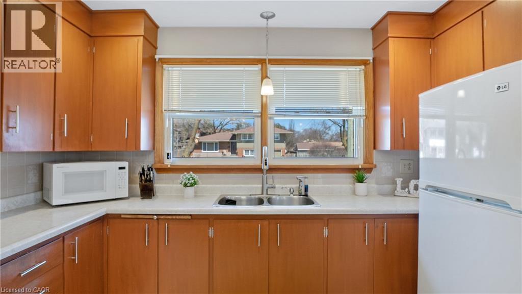 159 Elkington Drive, Kitchener, Ontario  N2B 1S1 - Photo 12 - 40818591