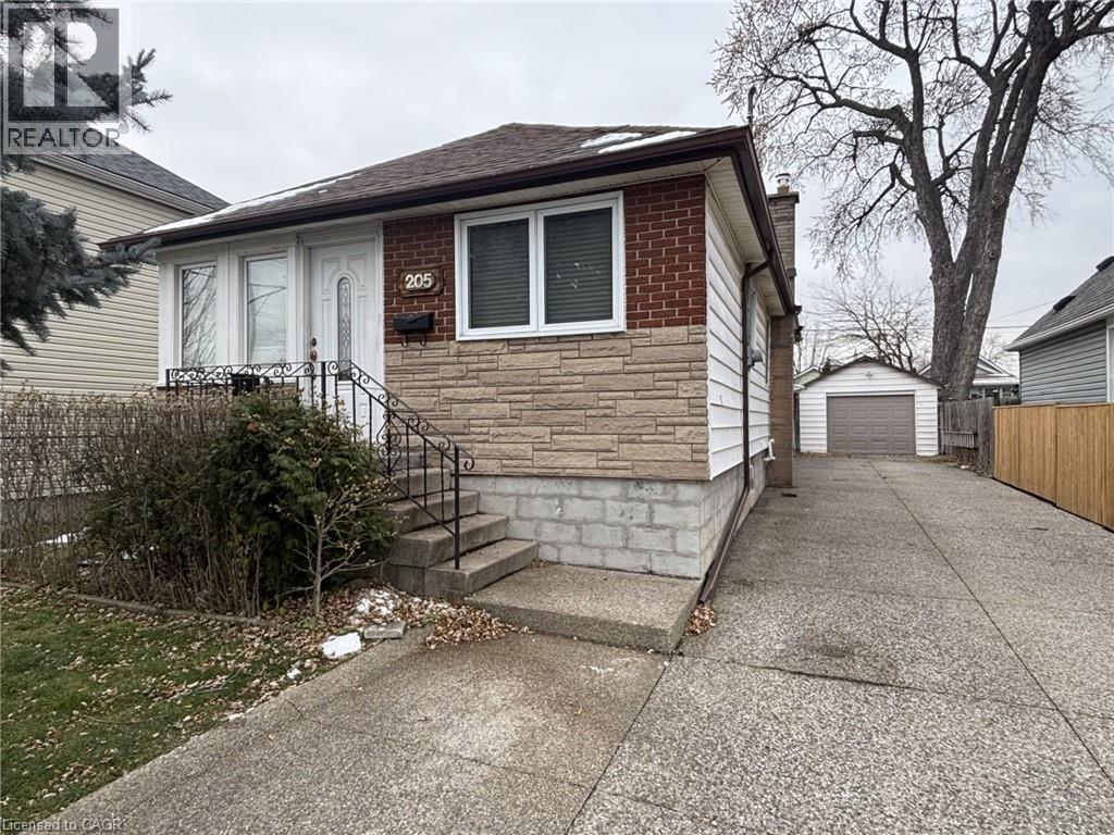 205 IVON Avenue, Hamilton, Ontario