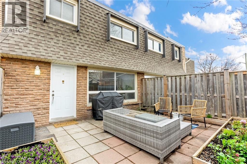 7 VIKING Court Unit# 406, Grimsby, Ontario