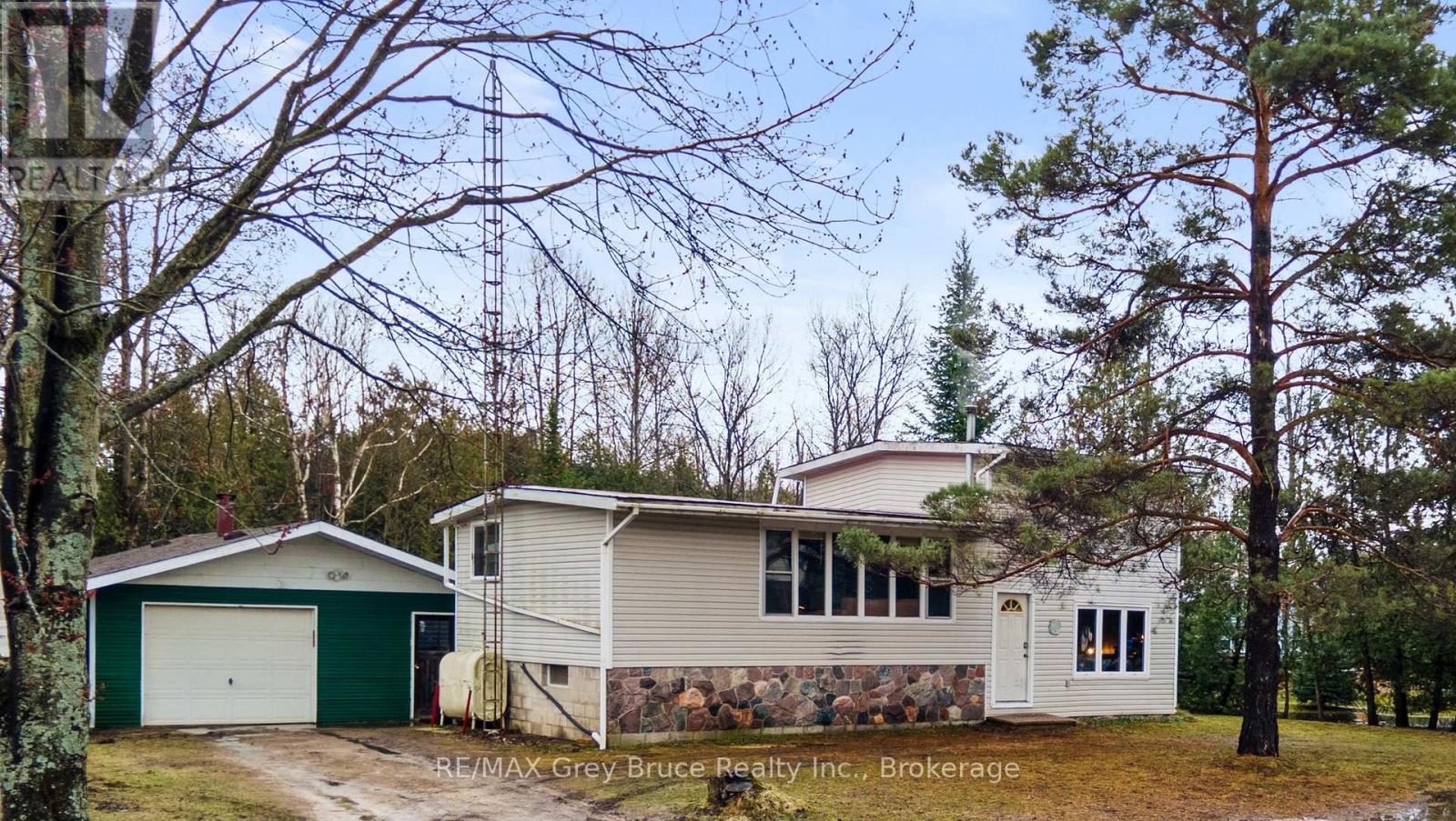 243 MCCULLOUGH LAKE DRIVE, Chatsworth, Ontario