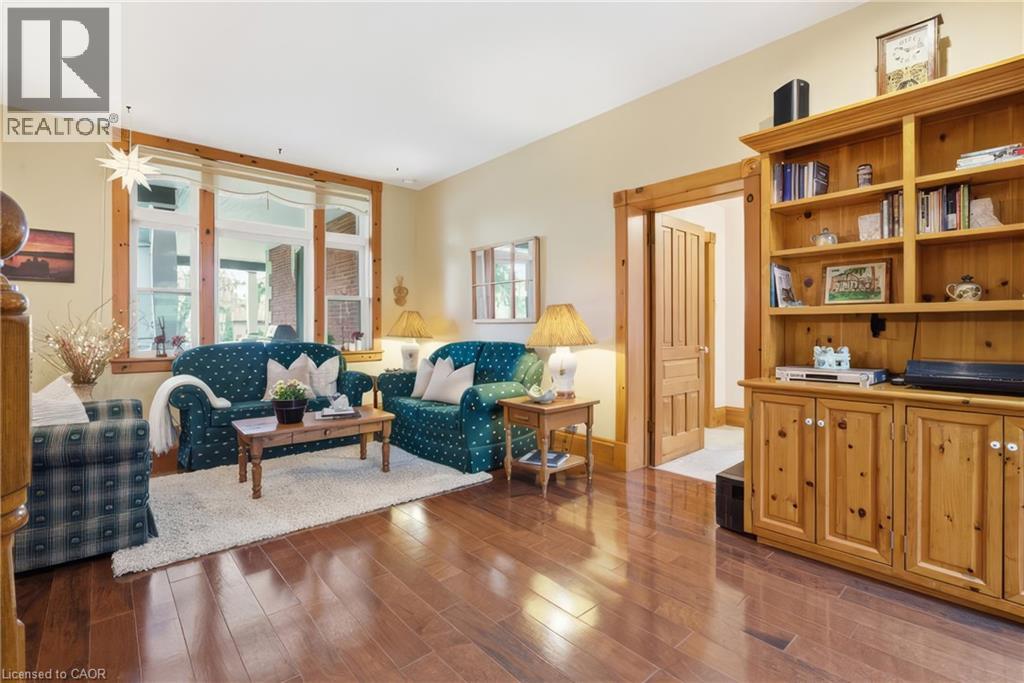 24 Queensway Drive, St. Jacobs, Ontario  N0B 2N0 - Photo 8 - 40820472