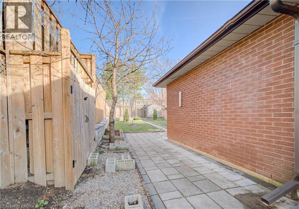 141 Mooregate Crescent, Kitchener, Ontario  N2M 2E9 - Photo 36 - 40815113