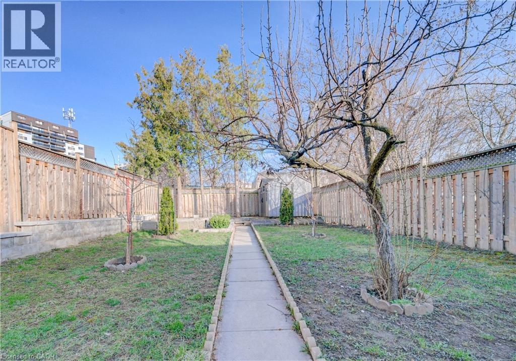 141 Mooregate Crescent, Kitchener, Ontario  N2M 2E9 - Photo 40 - 40815113