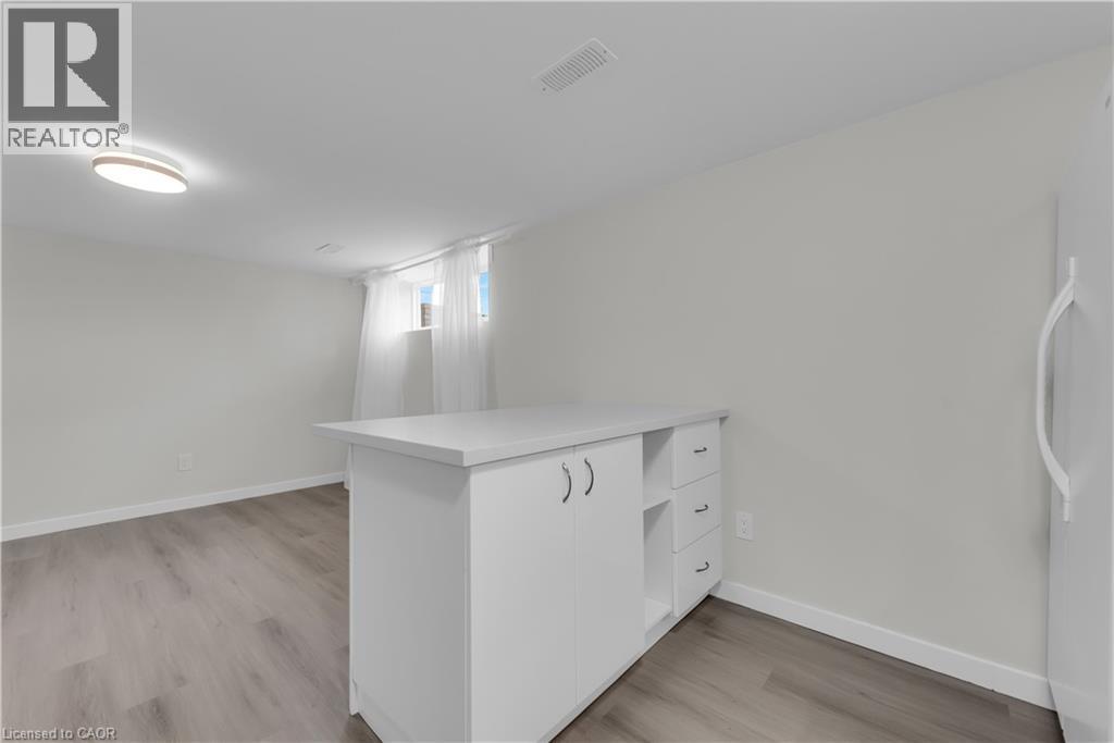 17 Victor Boulevard Unit# B, Hamilton, Ontario  L9A 2V3 - Photo 5 - 40820205