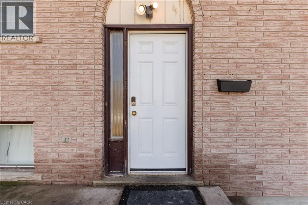 23 Amherst Drive, Kitchener, Ontario  N2P 1E1 - Photo 2 - 40816711