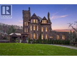 26 RAVENSCLIFFE Avenue, Hamilton, Ontario