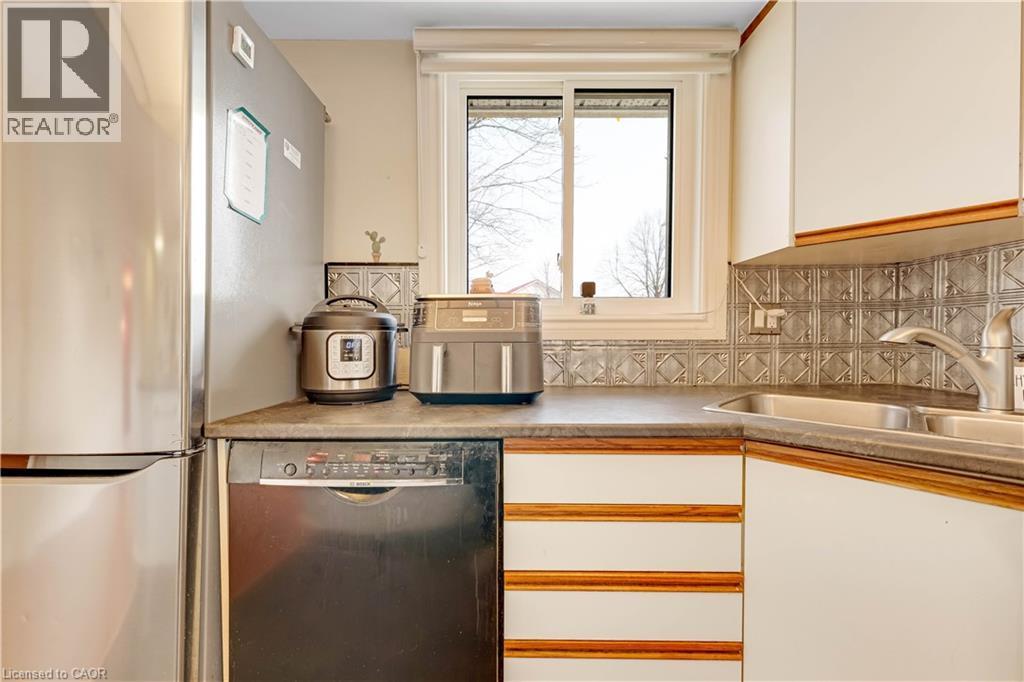 72 St Jerome Crescent, Kitchener, Ontario  N2C 2L2 - Photo 5 - 40820877