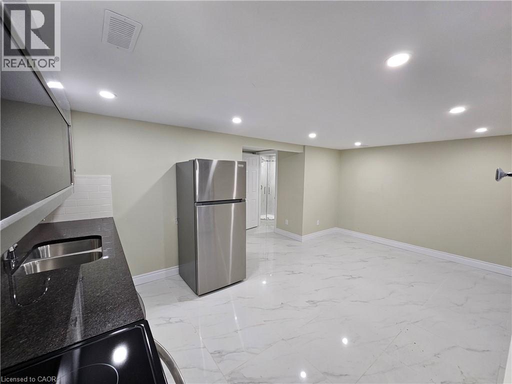 102 Calmcrest Drive Unit# 3, Kitchener, Ontario  N2E 1V3 - Photo 4 - 40821477