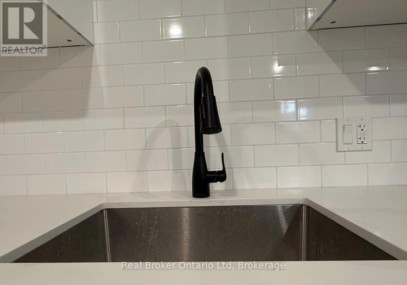 29 Hewitt Place, Barrie, Ontario  L4M 7B3 - Photo 4 - S13010646