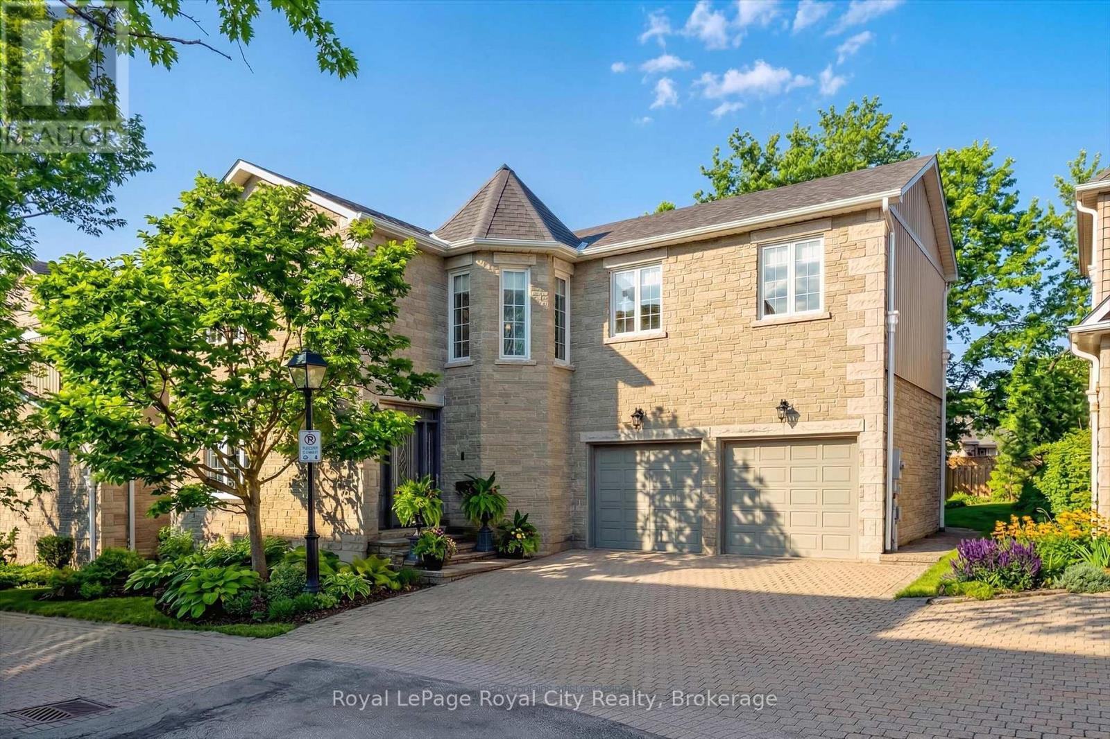 11 - 25 MANOR PARK CRESCENT, Guelph, Ontario