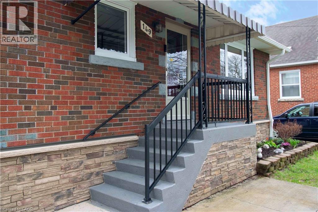 149 E 34th Street, Hamilton, Ontario  L8V 3W7 - Photo 4 - 40821836