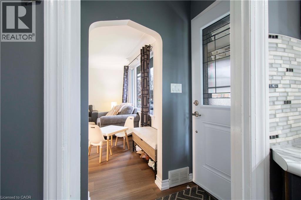 149 E 34th Street, Hamilton, Ontario  L8V 3W7 - Photo 7 - 40821836