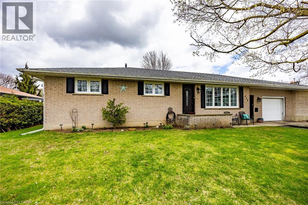 445 SPYDELL Street, Delhi, Ontario