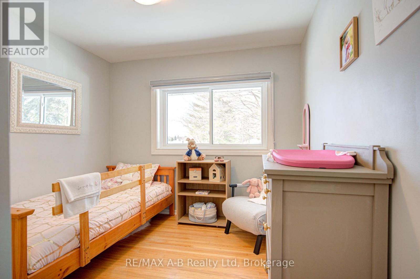 19 Linton Place, Kitchener, Ontario  N2B 2K1 - Photo 16 - X13027398