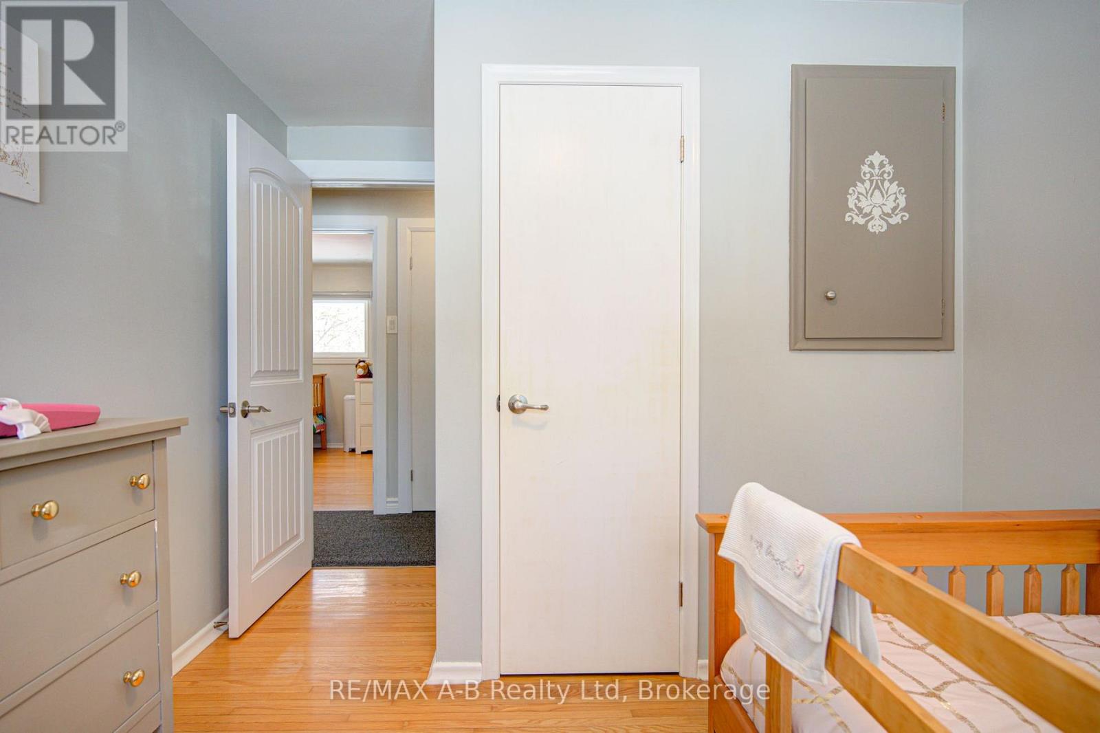 19 Linton Place, Kitchener, Ontario  N2B 2K1 - Photo 17 - X13027398