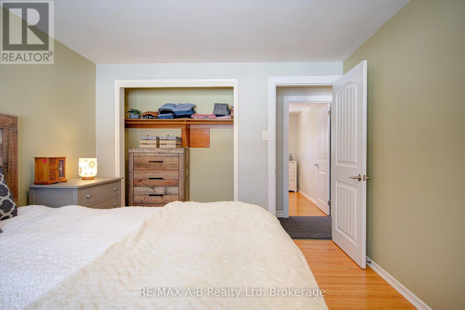 19 Linton Place, Kitchener, Ontario  N2B 2K1 - Photo 19 - X13027398