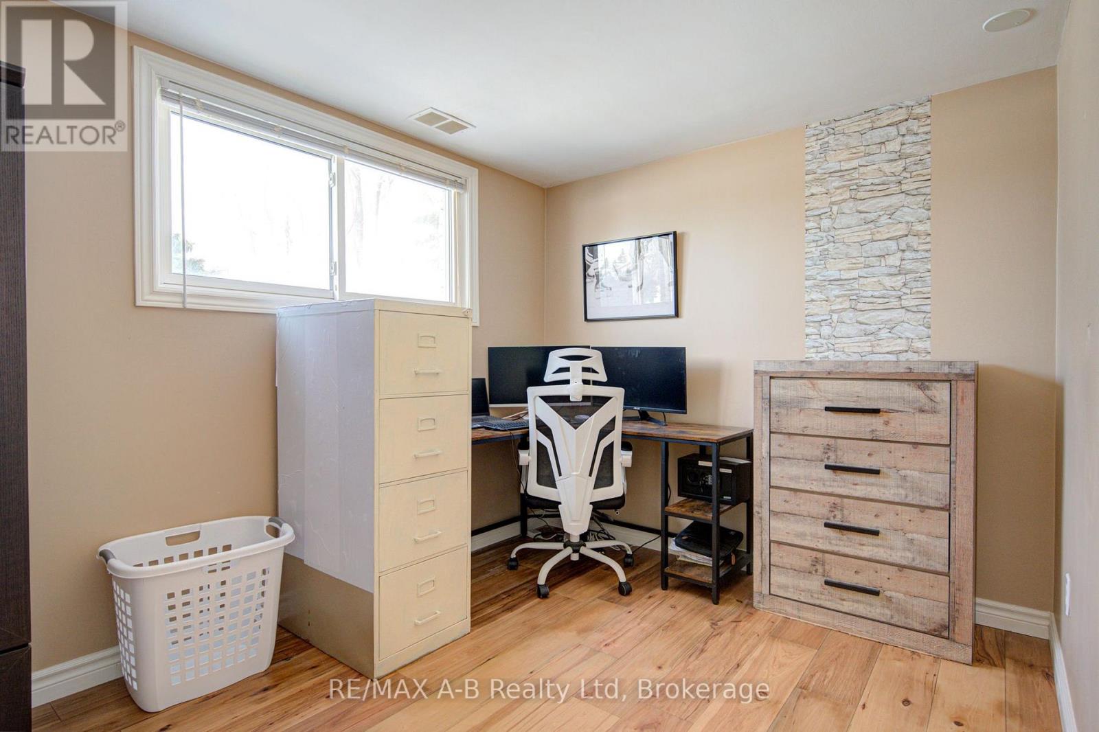 19 Linton Place, Kitchener, Ontario  N2B 2K1 - Photo 28 - X13027398