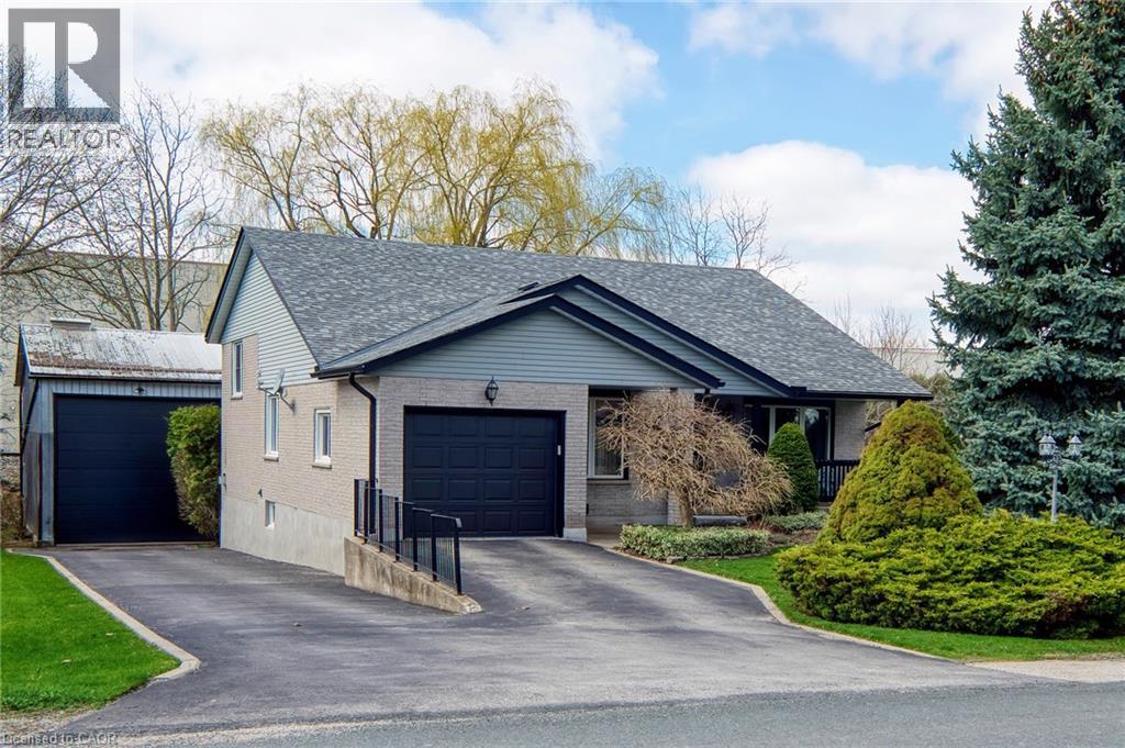 108 Queensway Drive, St. Jacobs, Ontario  N3B 2T5 - Photo 2 - 40821912